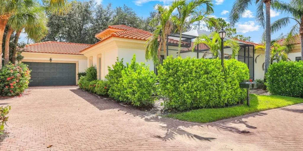 YhF5OF5xNf1753884870.2626 Trillium Way, Naples, FL 34105 (101).jpg-2